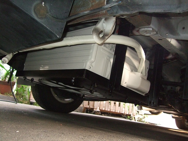 キャンピングカー専用エアコン,船舶専用のエアコン,クルーザー専用のエアコン,エアコンの室外機を横に寝かせられる,camping car eacon,日本製,大阪市大正区,吊り下げ型エアコン,車体下に室外機を取り付けられるエアコン,